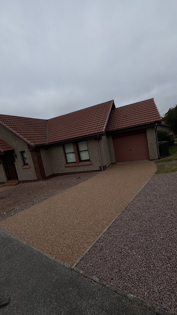 Resin bound driveway and path